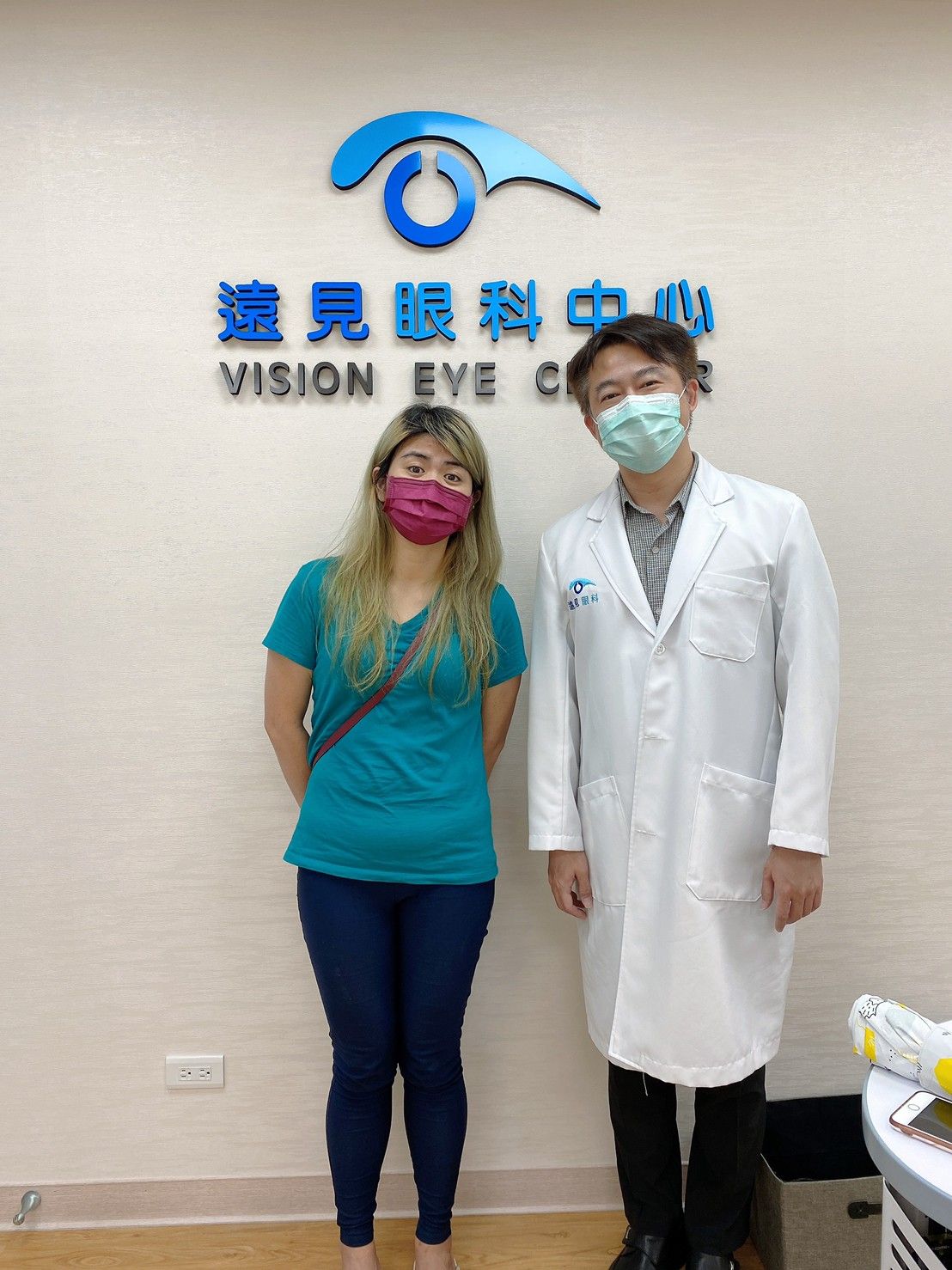 本身長期配戴隱形眼鏡的廖小姐,因在一次意外中發現角膜潰瘍,決定做近視雷射擺脫隱形眼鏡的束縛!SMILE全飛秒近視雷射術後分享、SMILE pro全飛秒近視雷射術後分享、SMILE pro、visumax 800