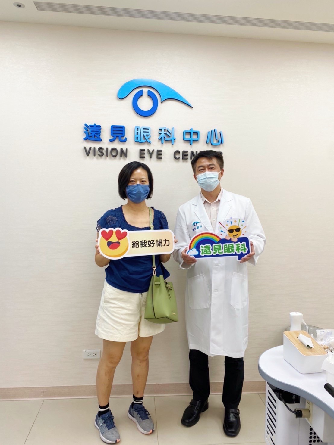 白內障手術後，覺得看東西明亮，色彩較鮮艷，因術前看東西都黃黃的，目前看近距離可以很清楚，不用再用力用眼，走路不會撞到人。