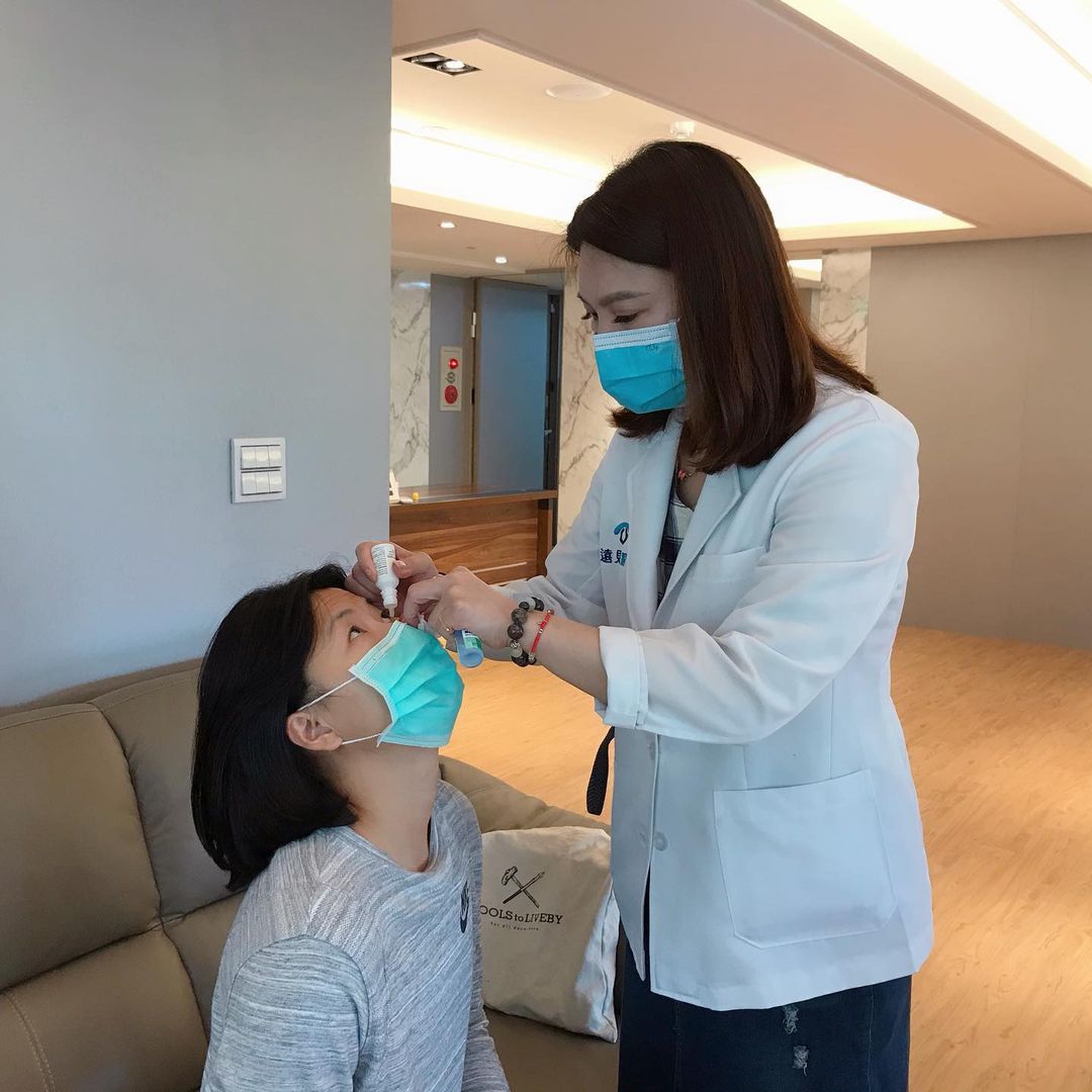 不是人人都能做近視雷射,需經一整套仔細的檢查與評估,確認眼壓、角膜厚度與淚液測試等,都符合才可進行手術。SMILE全飛秒近視雷射術後分享、SMILE pro全飛秒近視雷射術後分享、SMILE pro、visumax 800