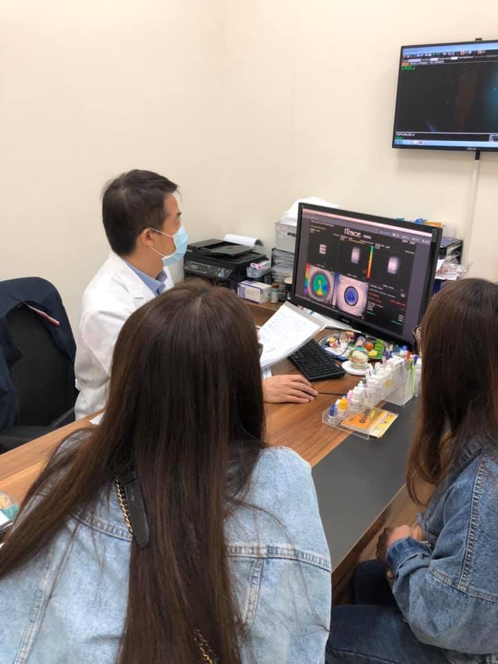 醫師會透過檢查數據判斷眼睛是不是合作近視雷射手術以及評估適合的術式。SMILE全飛秒近視雷射術後分享、SMILE pro全飛秒近視雷射術後分享、SMILE pro、visumax 800