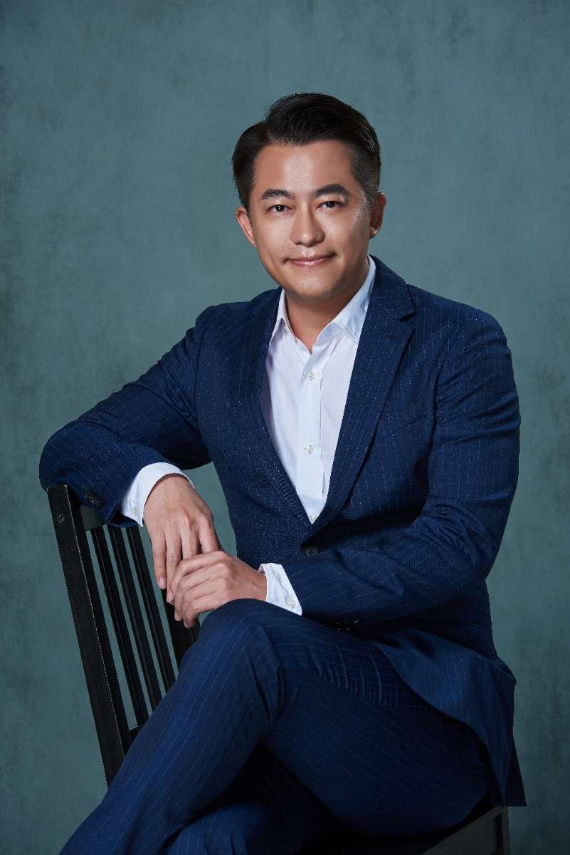 醫師接受近視雷射比例高於民眾 新竹遠見眼科診所張聰麒院長表示,身為眼科醫師,自然對於視覺品質、立體感、恢復期都相當要求,因為我每天都得開刀,各種白內障、視網膜手術都很精密,需要很好的視覺立體感。親身做完雷射後,不僅是視力,整體的視覺品質都更好了。